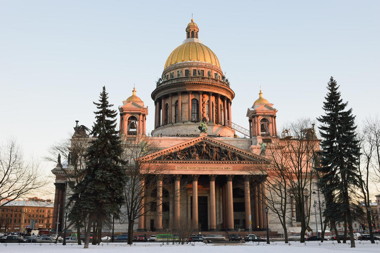 куда поехать зимой в России, отдых зимой в России, зимние города России, куда поехать зимой 2026, отдых в Сочи зимой, северное сияние в Мурманске, куда поехать зимой в России недорого, куда съездить зимой в России 2026, зимние направления Россия, путешествие по России зимой