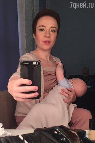 Тутта Ларсен с младшим сыном Ваней