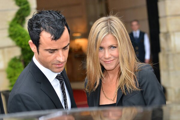 Неожиданные подробности рухнувшего брака Энистон и Теру