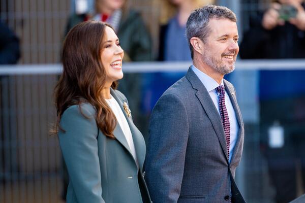 Кронпринцесса Дании отреагировала на обвинения ее мужа в супружеской измене  