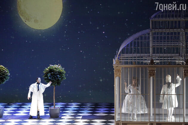 Сцена из спектакля