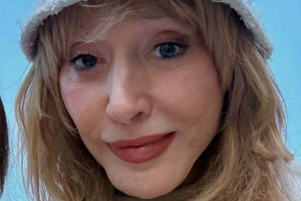 «На себя не похожа»: муж Пугачевой гуляет по Нью-Йорку с юной красоткой, бросив певицу на Кипре