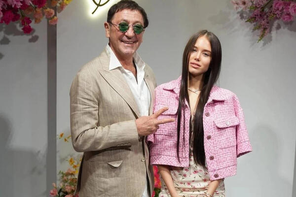 Молодая невеста Лепса показала осиную талию в купальнике — певцу повезло