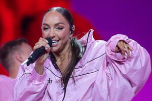 Мари Краймбрери поразила идеальной фигурой в бикини — и не скажешь, что мать