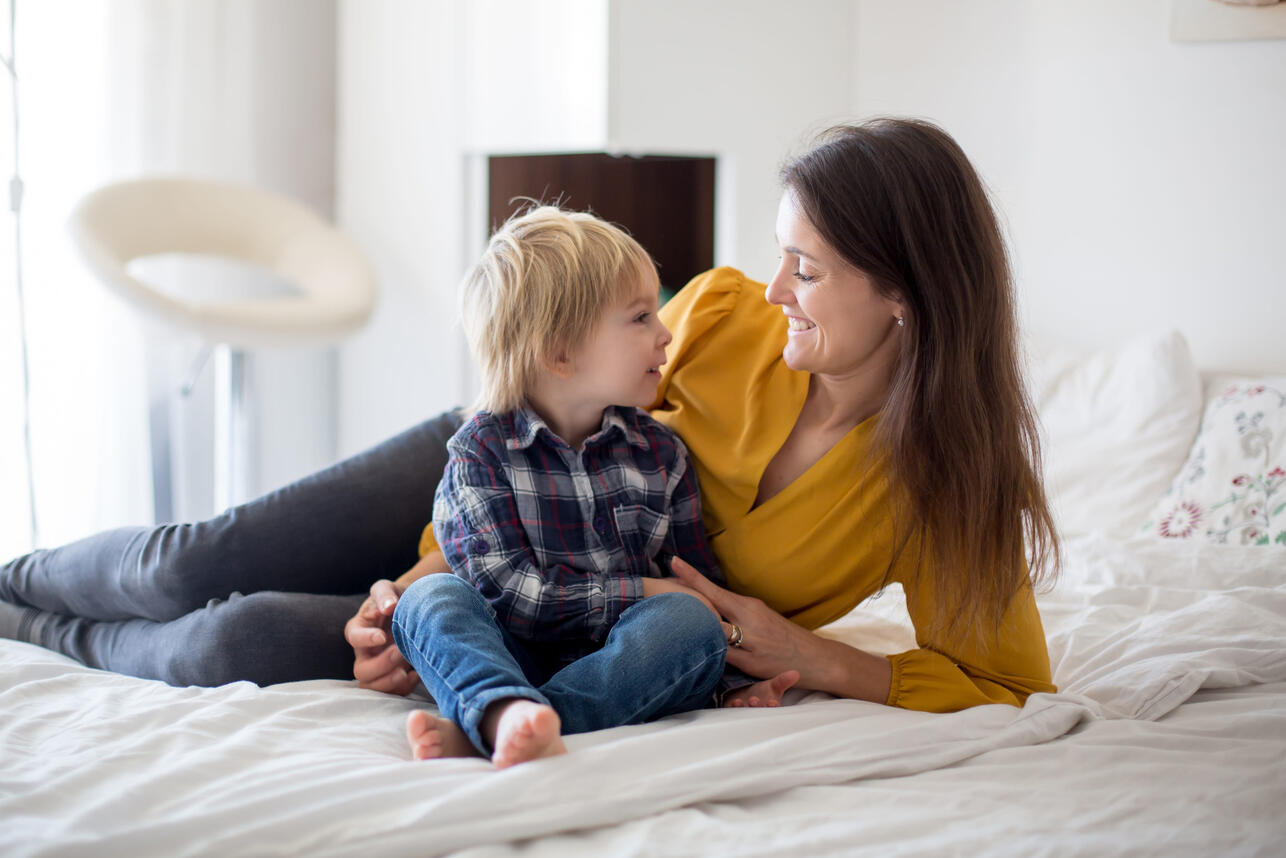 Если ребенок ябедничает: как правильно на это реагировать