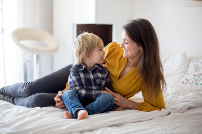 Если ребенок ябедничает: как правильно на это реагировать