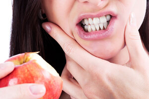 Повышенная чувствительность зубов: от чего возникает и как от нее избавиться