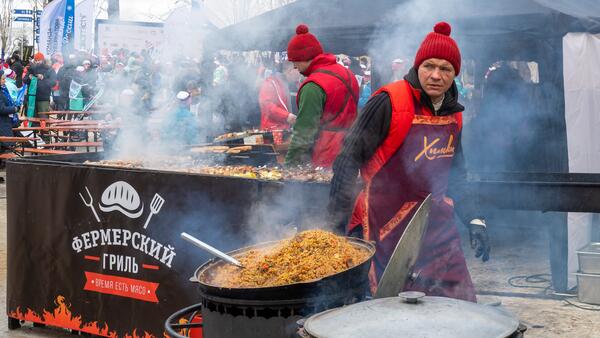 «Кошмар, чем вас кормят»: повар из Таджикистана объяснил, как обманывают россиян