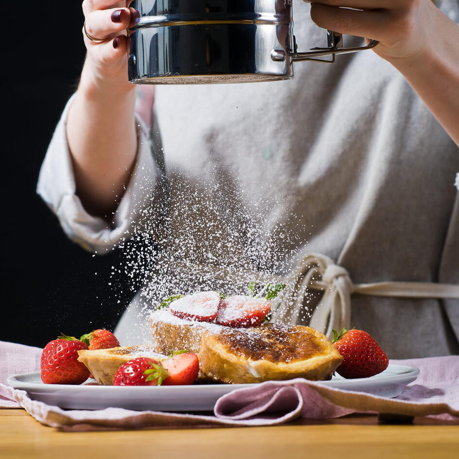 Уже просрочены: что делать с куличами и вареными яйцами, оставшимися после Пасхи