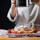 Уже просрочены: что делать с куличами и вареными яйцами, оставшимися после Пасхи