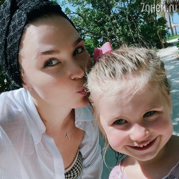 Пелагея с дочкой Таисией — фото