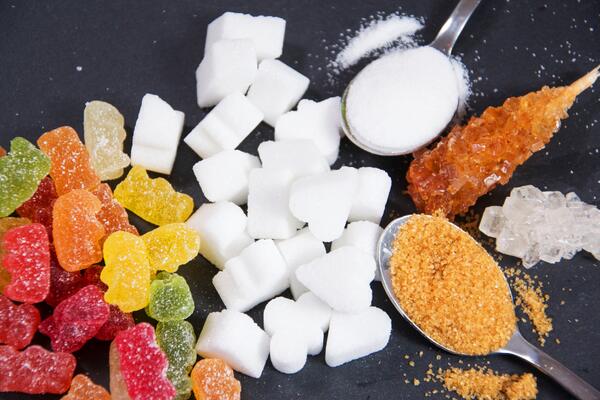 Диетолог рассказал о простых способах сокращения сахара в рационе