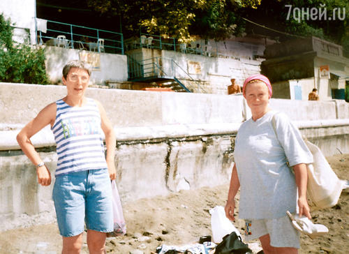 «Люба, не вздумай никогда ни одной живой душе отказать в автографе или в фотографии. У этих женщин в воспоминаниях останется Черное море и актриса, с которой они познакомились»
