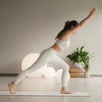 6 вещей для йоги: собираем удобный образ, чтобы тянуться, медитировать и не просыпаться в шавасане