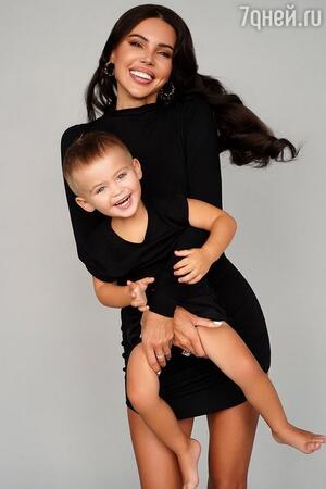 Оксана Самойлова с сыном - фото