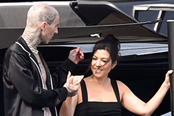 Кортни Кардашьян спровоцировала слух, что она скоро станет мамой