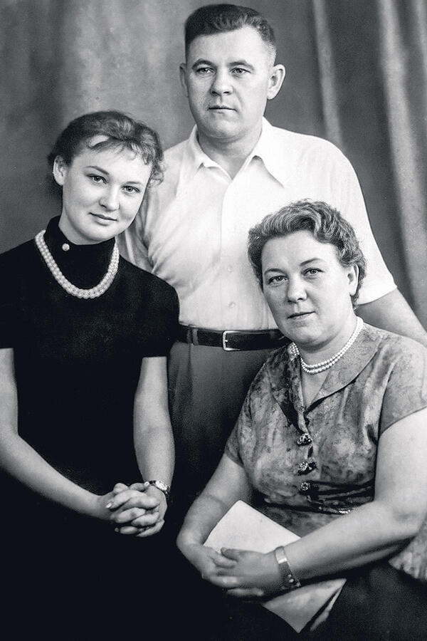 Людмила Гурченко с родителями