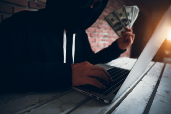 Посягнули на наличные и замахнулись на цифровой рубль: чего ждать от мошенников в 2026 году