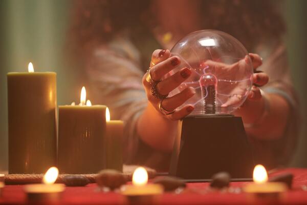 «Будет трепать по полной»: экстрасенс увидела, что ждет человечество через 20 лет