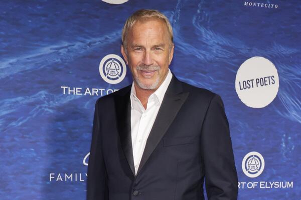 На 30 лет моложе: 70-летний Кевин Костнер закрутил новую интрижку    