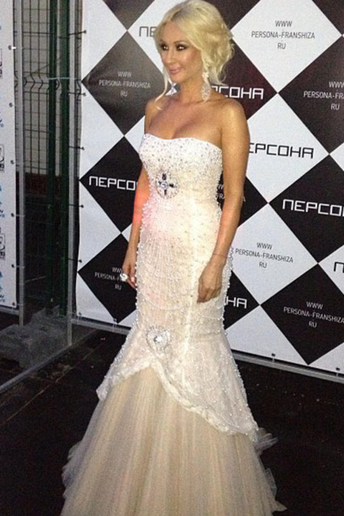 Лера Кудрявцева в свадебном платье