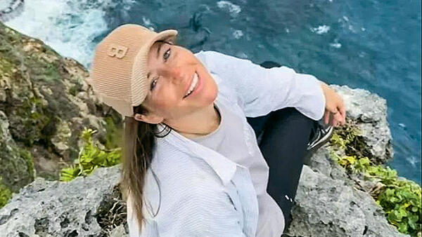 Барановская поплавала с китами