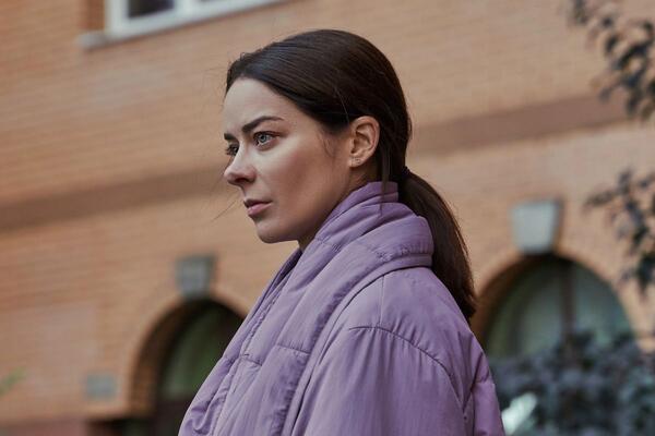 Марина Александрова в роли элитной акушерки. Рецензия на сериал «Дыши»