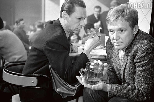 С Олегом Ефремовым в фильме «Берегись автомобиля». 1966 г.