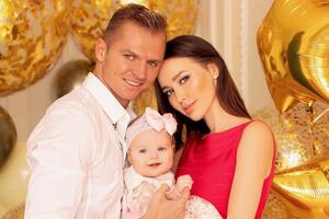 Дмитрий Тарасов прокомментировал слухи о второй беременности Анастасии Костенко