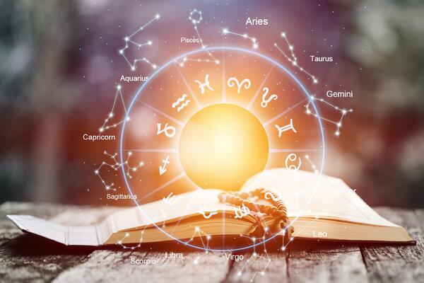 Таролог Юлия Балуха предсказала двум знакам зодиака драмы и загадки в середине октября