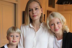 Холодное приветствие: Юлия Пересильд и Алексей Учитель воссодинились ради дочери