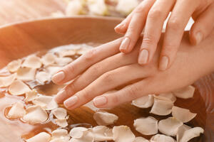 Тренды маникюра 2026: элегантность и космический шик