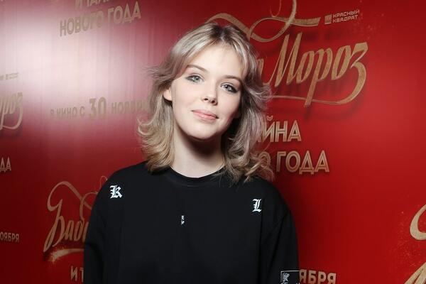 Уже готова: юная дочь Абдулова ждет от избранника серьезного шага