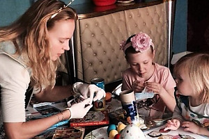 Звезды поделились пасхальными фотографиями