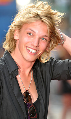    (Jamie Campbell Bower)