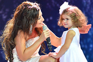 Двухлетняя дочка Жасмин дебютировала на сцене