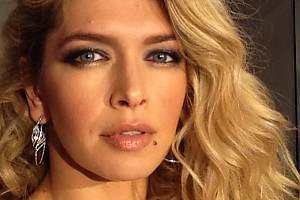 Вера Брежнева опровергла роман с режиссером