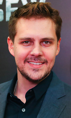   (Milos Bikovic)