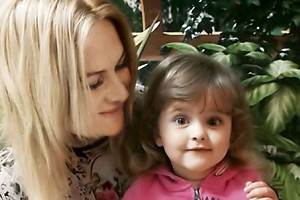 Виктория Макарская испекла с дочкой блины