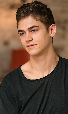  - (Hero Fiennes Tiffin)