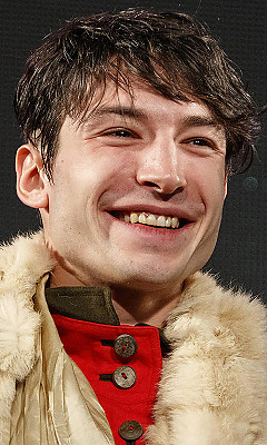   (Ezra Miller)