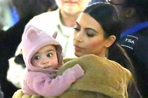 Ким Кардашьян нарядила дочку медвежонком